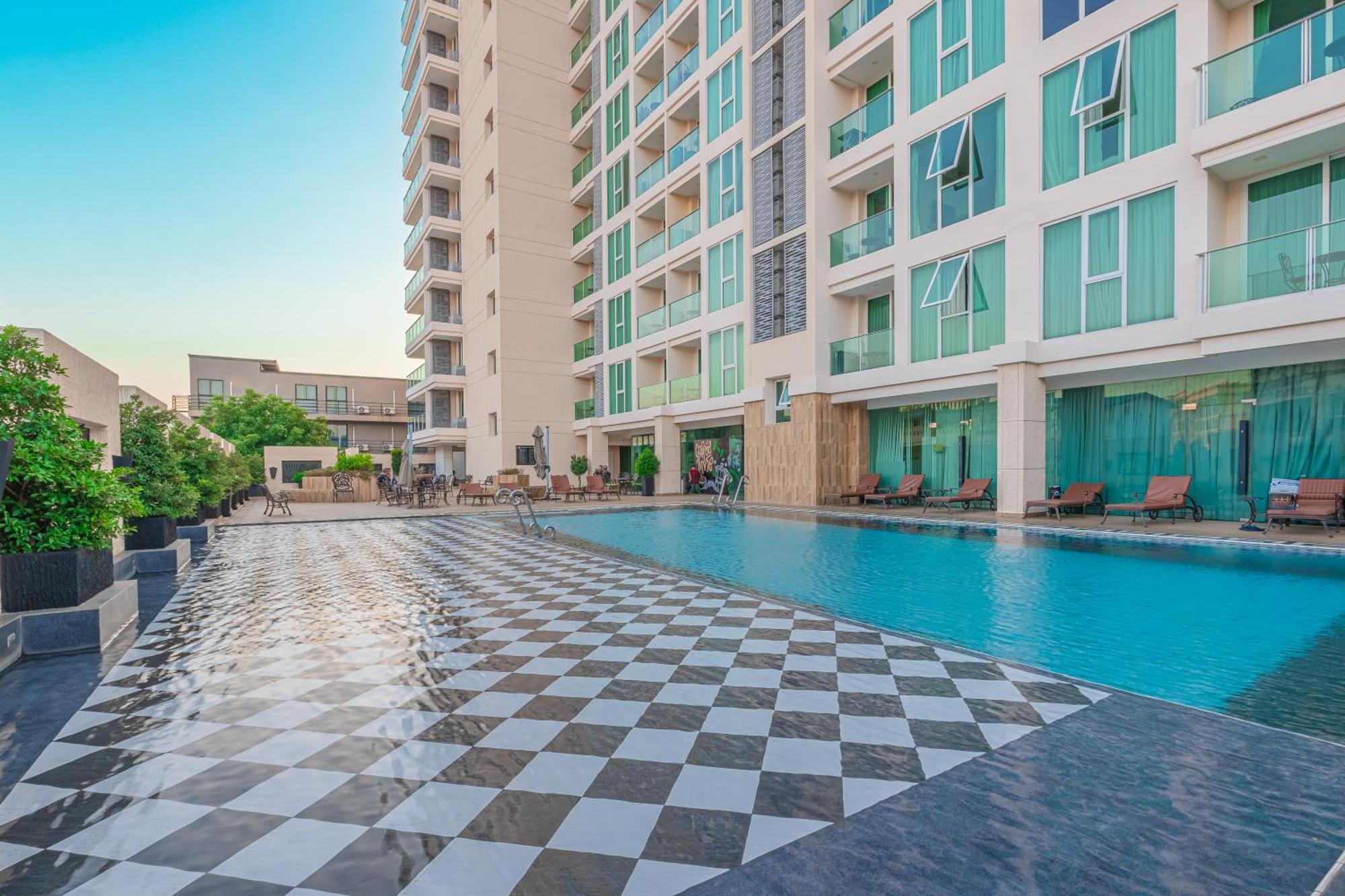 City Garden Tower By Pattaya Holiday Экстерьер фото